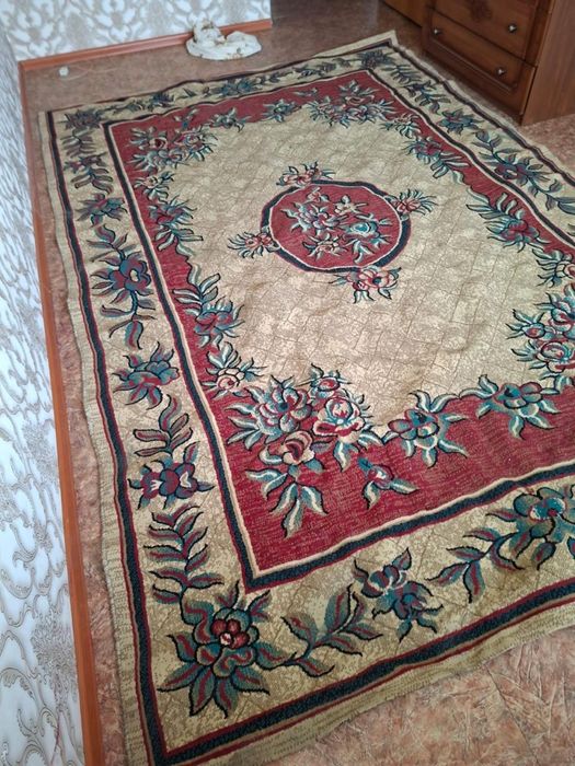 Ковры б/у по 5000 тг,2х3