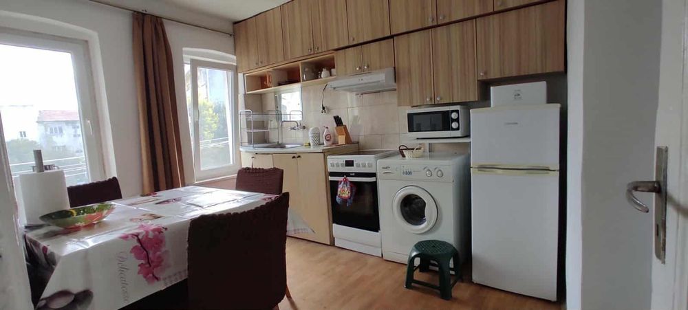 Продавам етаж от реновирана къща ж.п.гара