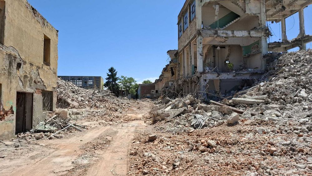 Demolare constructii, incarcare si transport moloz - firma autorizata