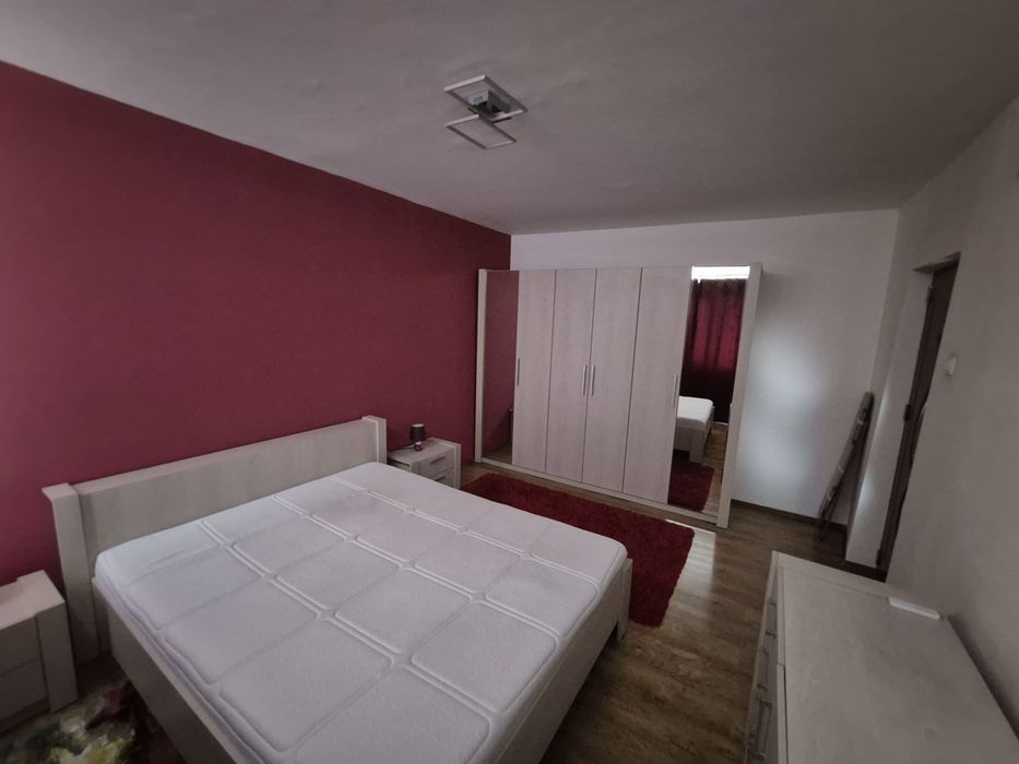 Proprietar închiriez apartament 3 camere Calea Sagului