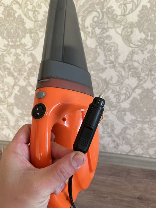 Автомобилный пылесос .