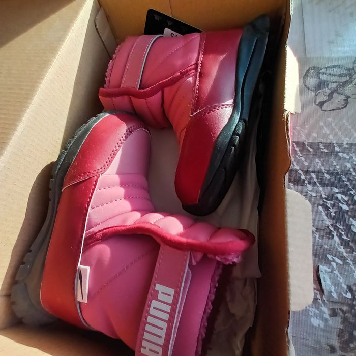 Продавам детски боти