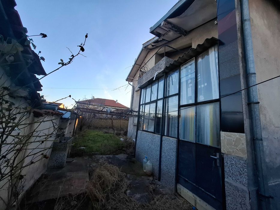 Продава се Къща в Казанлък - 200 кв.м за 549 €/кв.м - Снимка #1