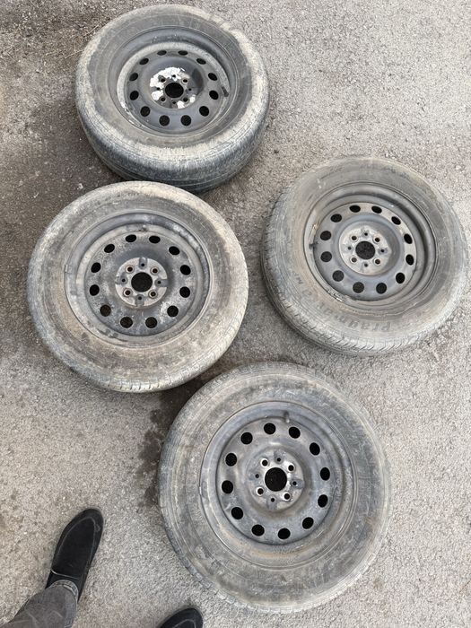 Продам летние шины с дисками 185/70/R14