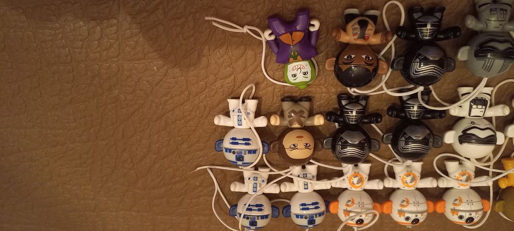 продаю киндеры роботов