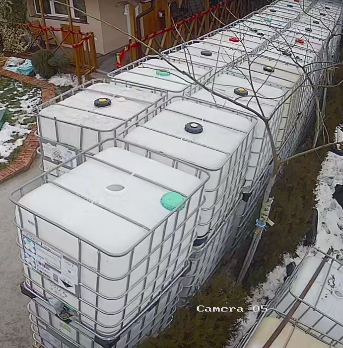 Pătrate 1 t cuburi ibc curate igienizate corbu cta albe negre