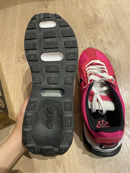Кроссовки Nike женские