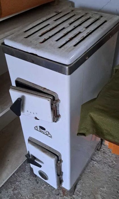 Vând două Sobe pe lemne