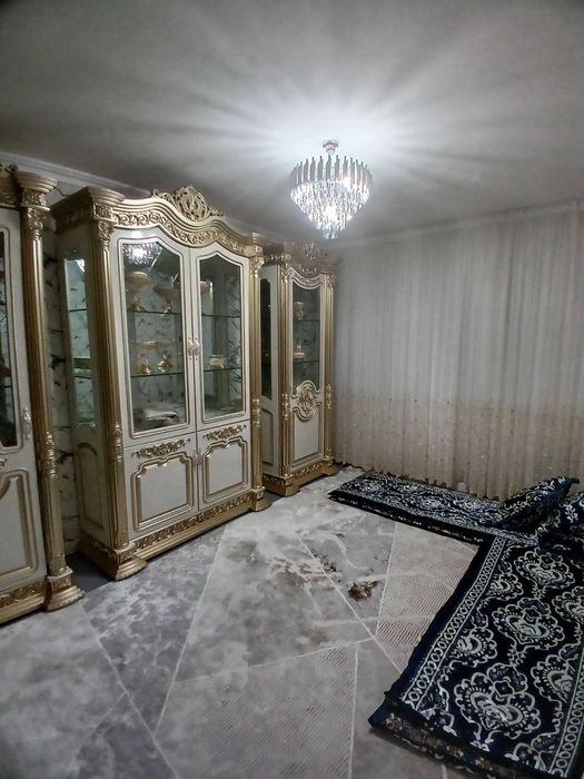 Fruzne massiv Navruz to'yxona yonida 2 xonali uy sotiladi