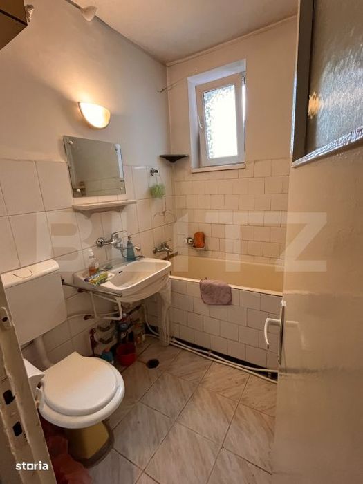 Apartament cu 3 camere, ultracentral, semidecomandat