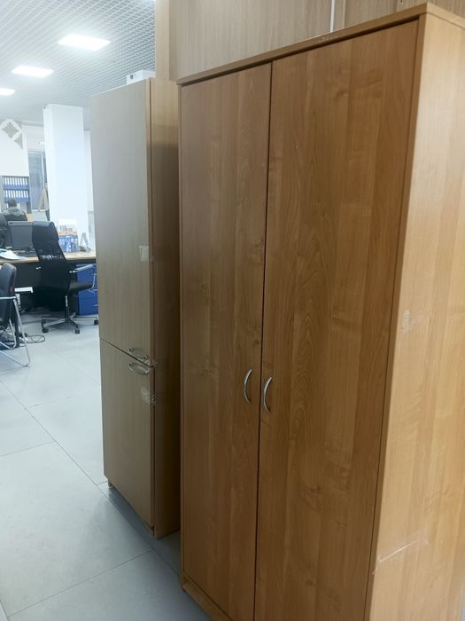 Срочно продам шкафы и стол