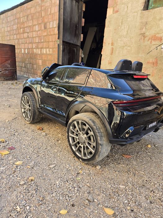 Продам детскую машину на пульте