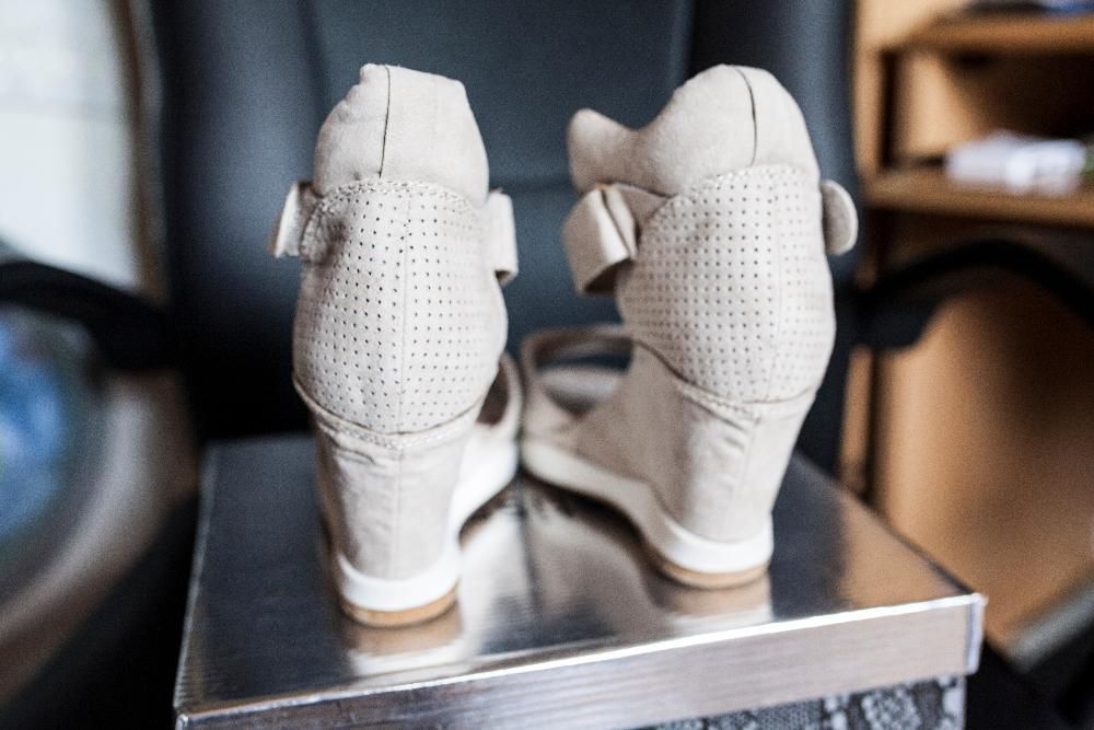 Sandale cu platforma