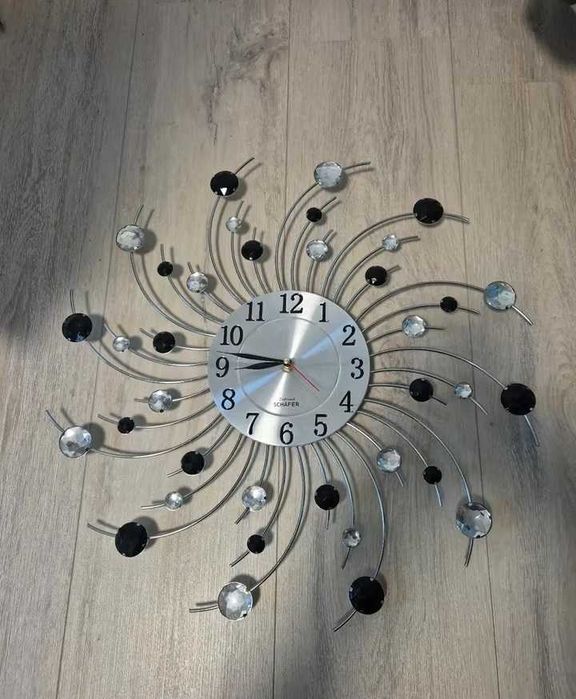 Стенен часовник с кварцов механизъм, модерен дизайн, 50 см