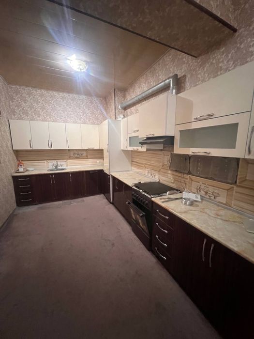 Vagzal Karavan domida 2x 77kvt kvartira sotiladi