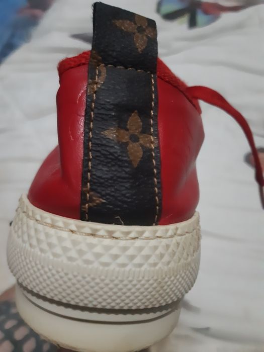Срочно продаются Оригинальные кеды Louis Vuitton