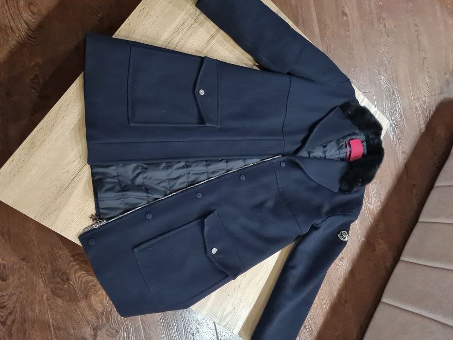 Женское пальто Moncler оригинал темно-синего цвета,воротник норка.