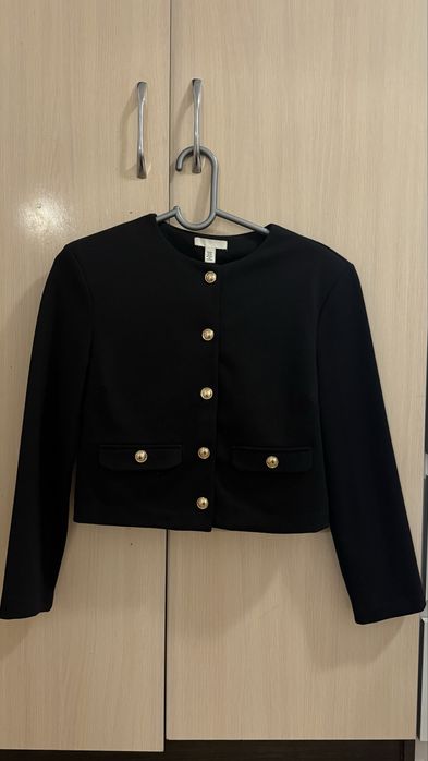 Укороченный черный пиджак