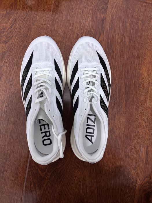 Новые кроссовки Adizero Evo SL