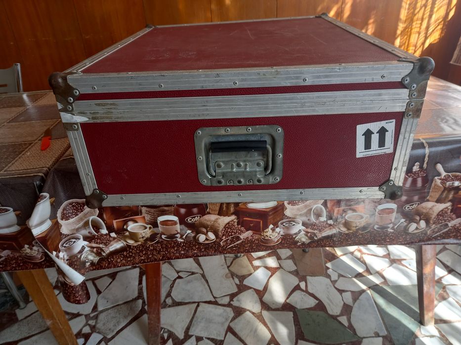 Продавам куфар кейс