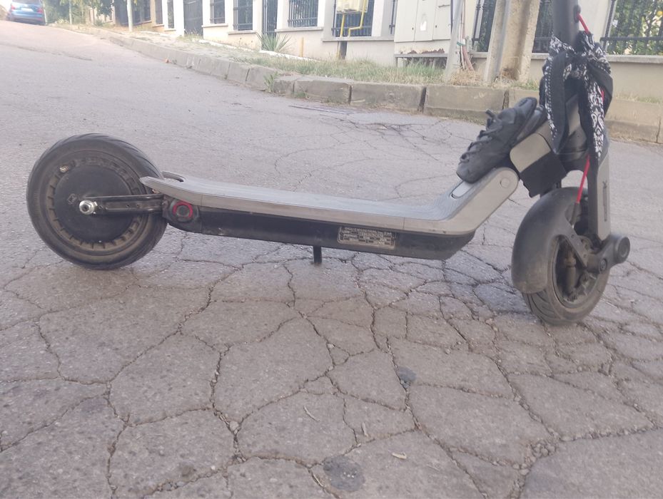 Vând trotinetă electrică Segway Ninebot E3.