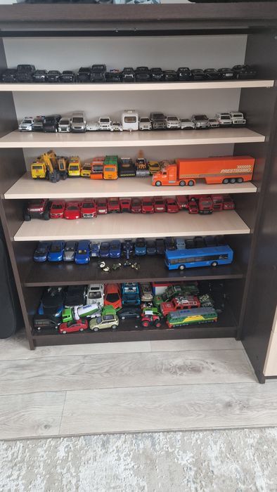 Детские машинки в хорошем состоянии