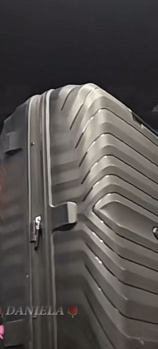 Невероятен  черен куфар на марката  Samsonite , модел 2026г.топ клас, с размери 80/50/30,стил