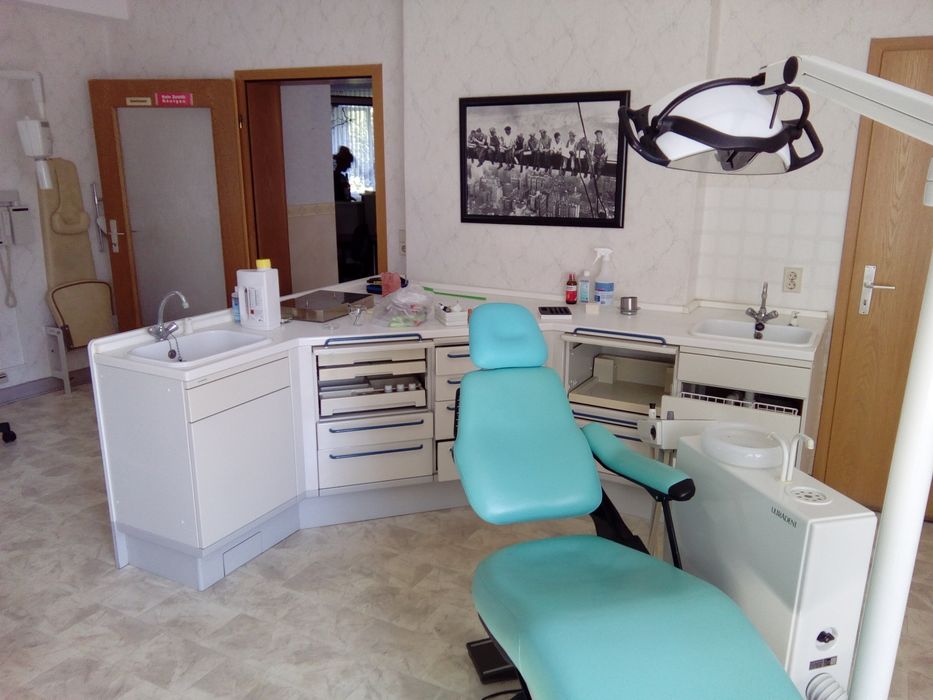 Продавам стоматологични машини