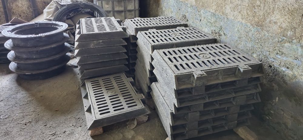 Чугунные люки. Канализация, водопровод, теплотрасс.