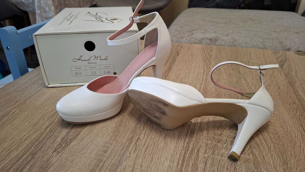 Дамски официални обувки номер 37