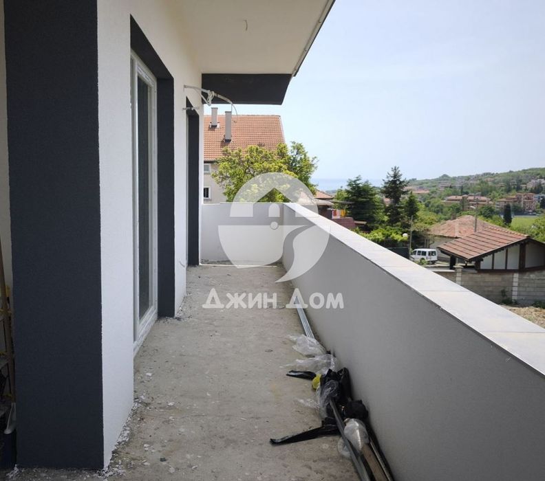 Просторна двуетажна къща в гр. Бяла