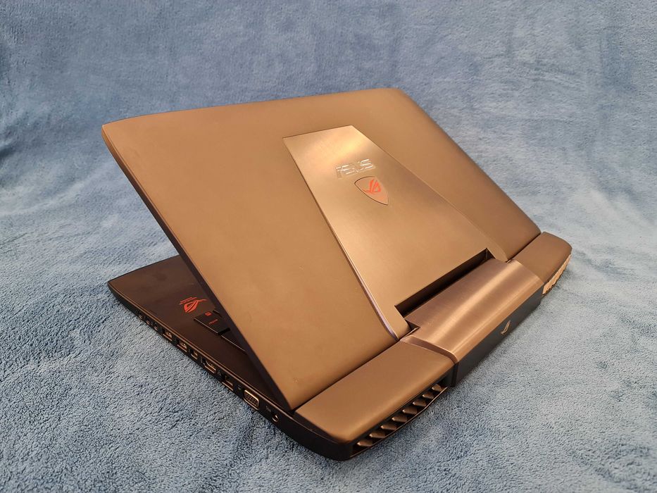 Laptop gaming Asus Rog, intel core i7 ,ram 24 gb, display de 17,3"