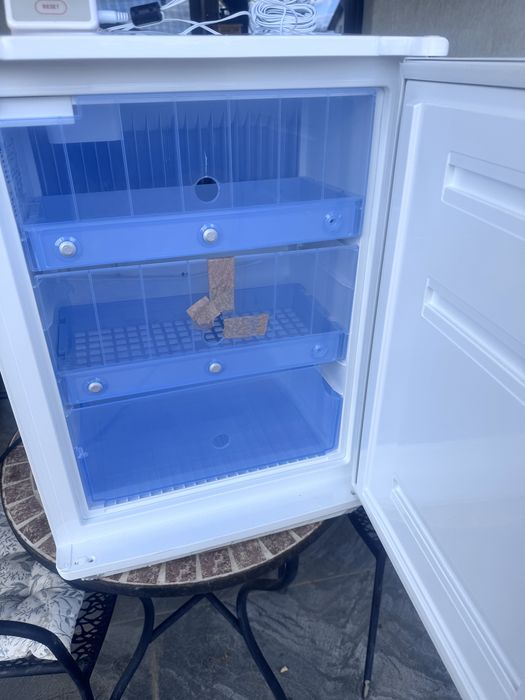 Frigidere profesionale 12 & 220 v