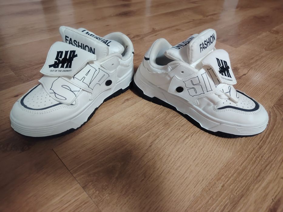 Adidasi albi unisex