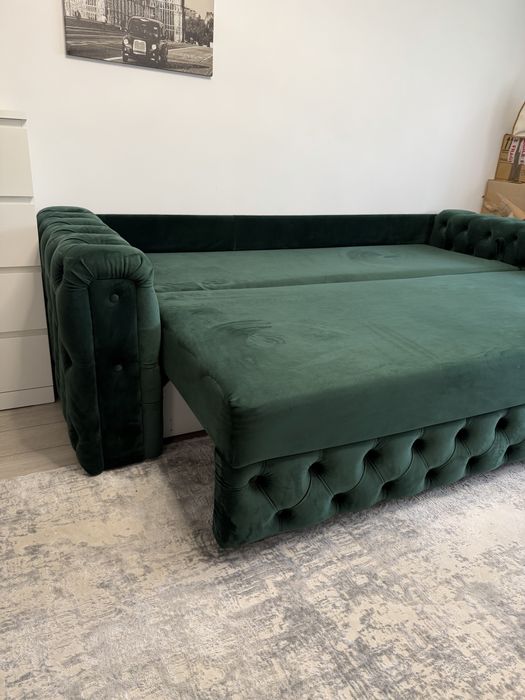 Canapea extensibilă Chesterfield verde smarald + măsuță otomană | Stare excelentă