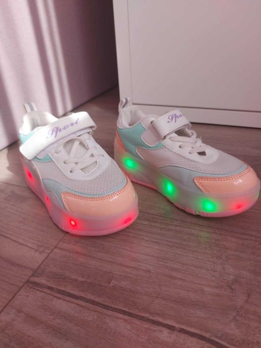 Детски обувки с колелца