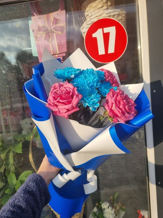 Розы лилии эустомы  диантусы