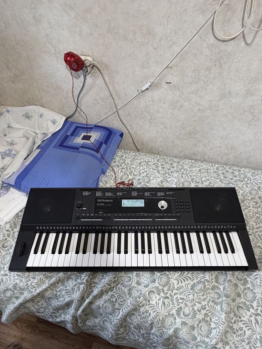 Продам синтезатор
