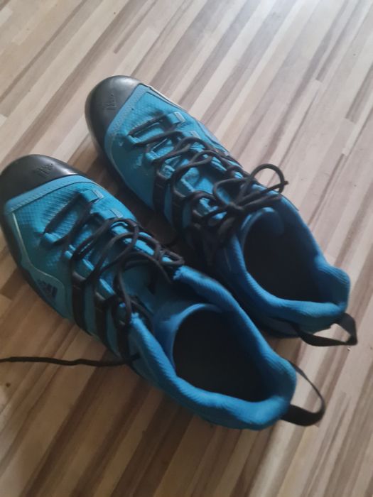 Vand Adidași marimea 46