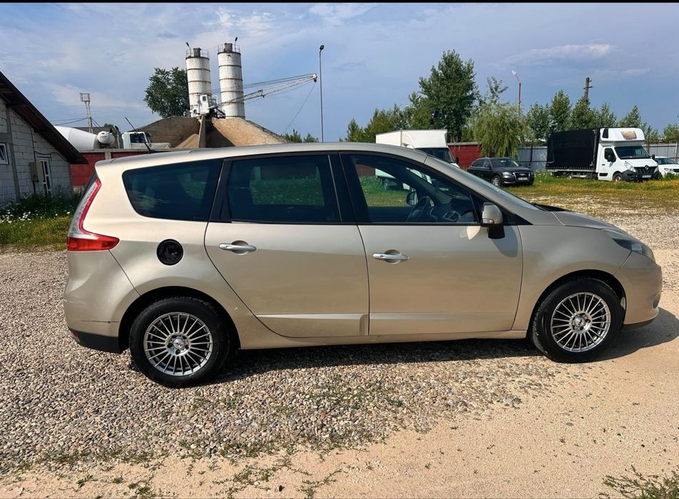 Renault Grand Scénic 1.5 dCi – 7 locuri – 2007