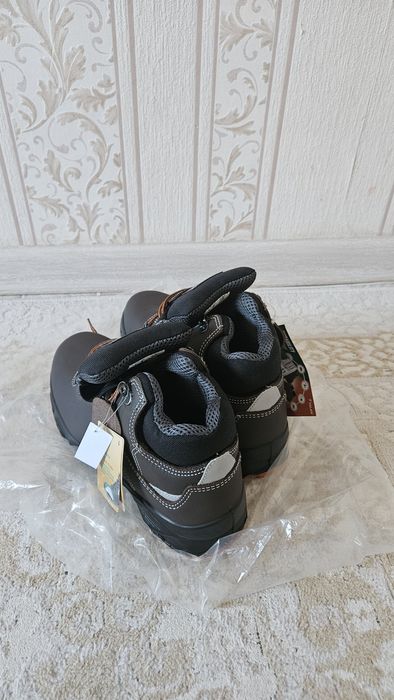 Продам рабочие ботинки сефти ки