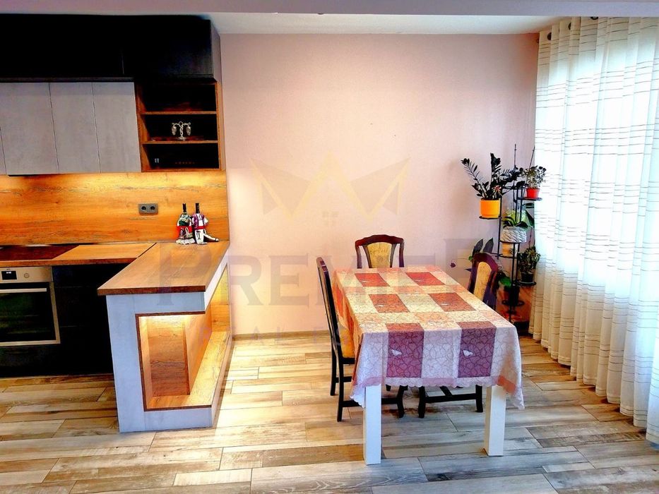 Дава се под наем Четиристаен апартамент в Варна, Гръцка махала - 130 кв.м за 1020 € - Снимка #4