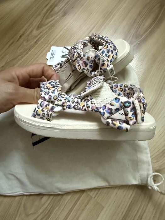 Детски сандали Zara
