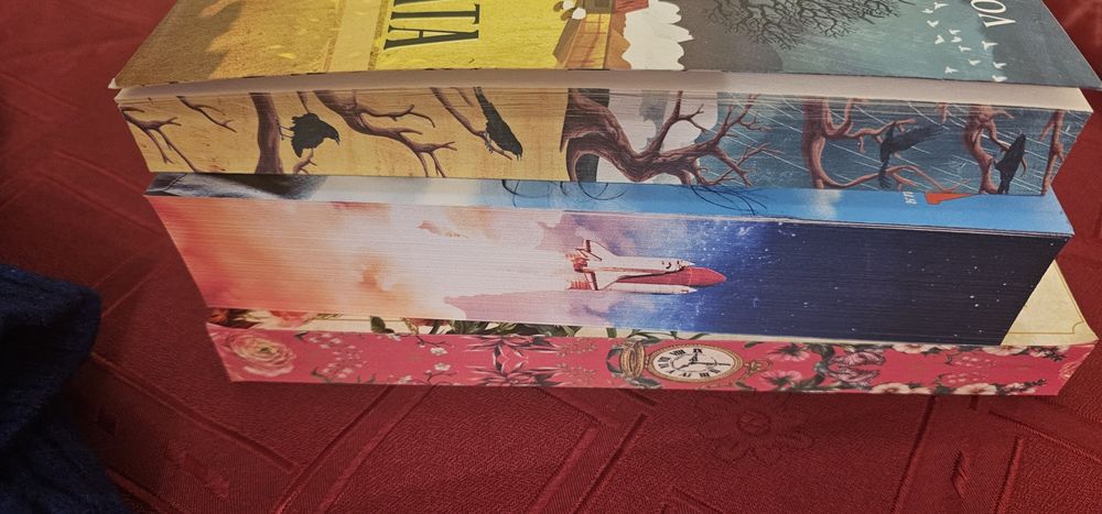 Запазени книги и книги с цветни порезки