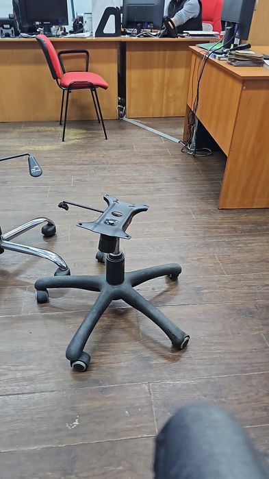 Кресло офисная кожзам