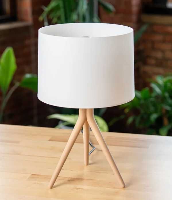 Tria – 3D принтирана настолна лампа