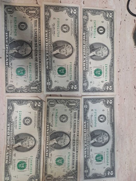 Bacnote de 1 si 2 dolari pretul este negociabil la mai multe bacnote