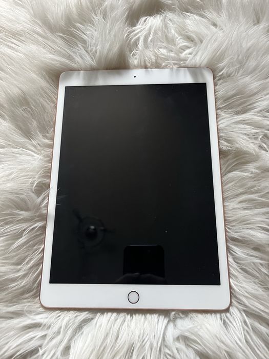 iPad 8th (2020), model Wi-Fi,32 GB.Gold