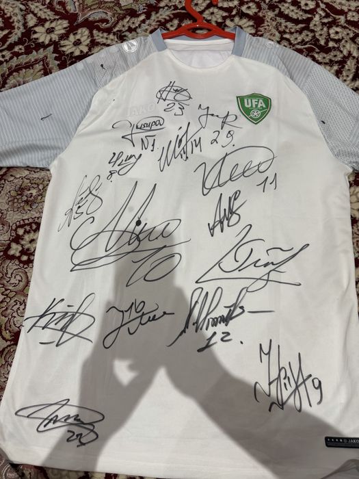 Original UFA futbolkasi futbolchilar imzosi bilan
