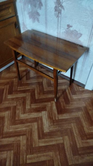 Продам б/у столы